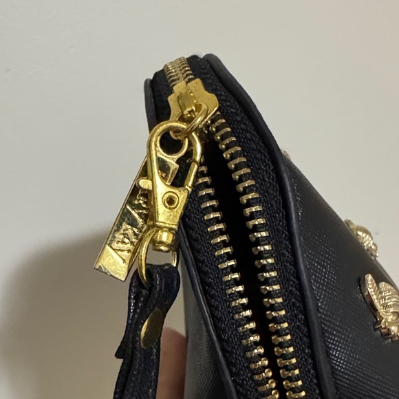 NWOT Mary Kay Bee Wristlet - Picture 7 of 10